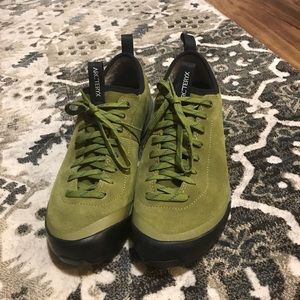 Men’s arcteryx approach shoes green